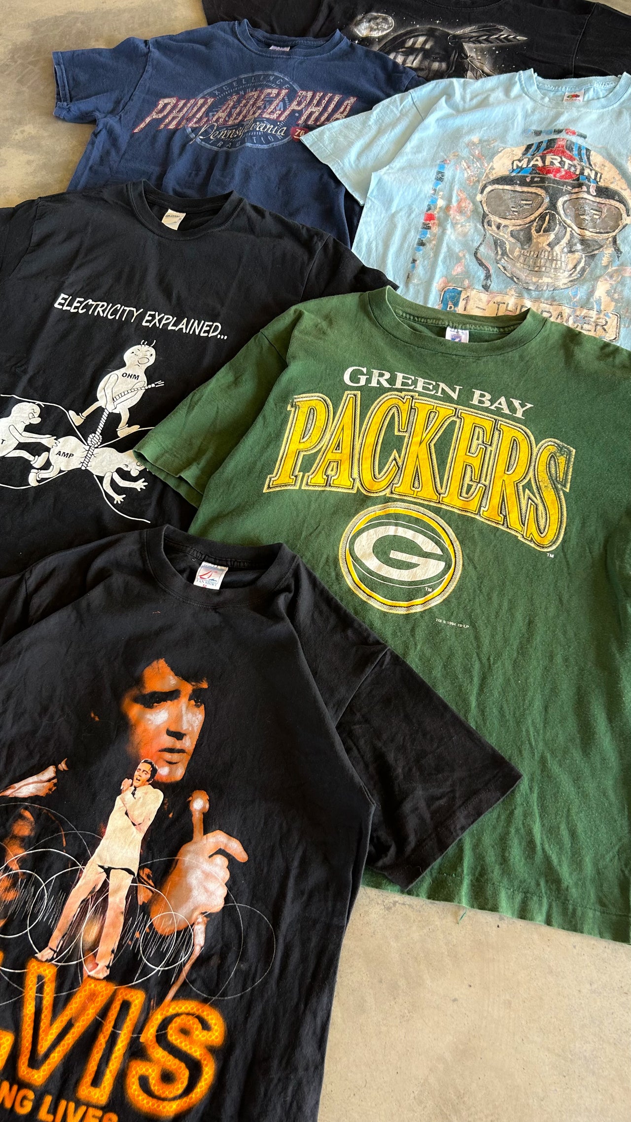 The Sustainability of Vintage Clothing: Beyond Trends and Time