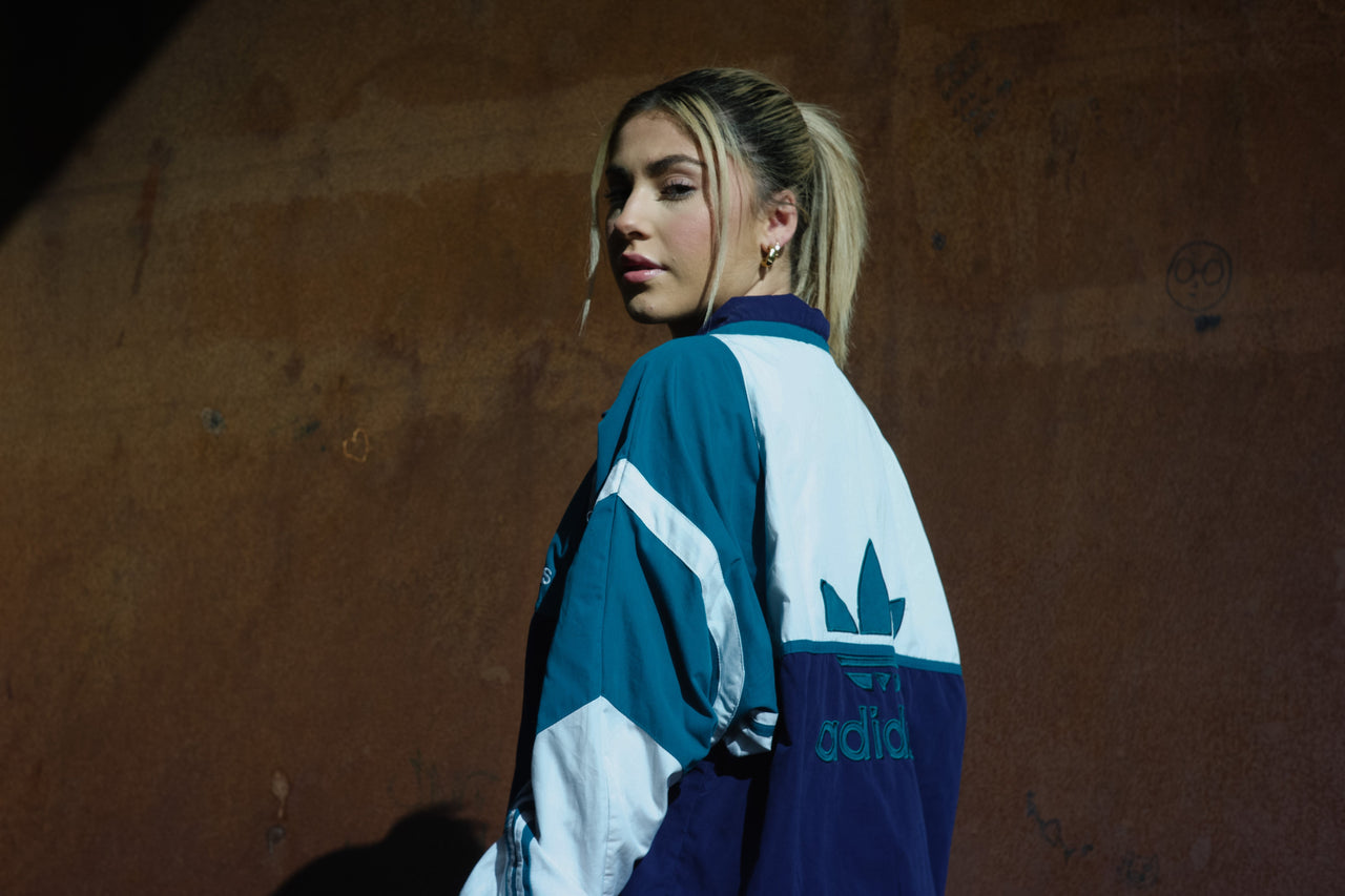 Embrace the Elements with Vintage Vibes: Styling Windbreakers for Autumn