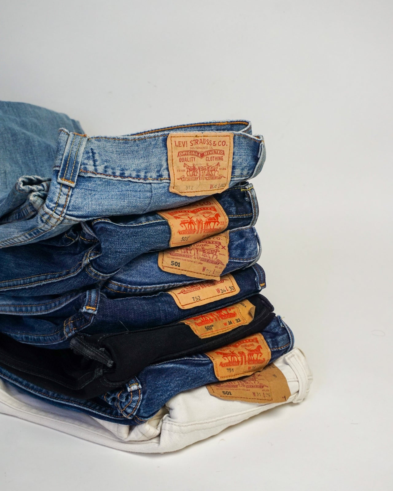 Sustainable Fashion: Why Vintage Clothing is the Eco-Friendly Choice