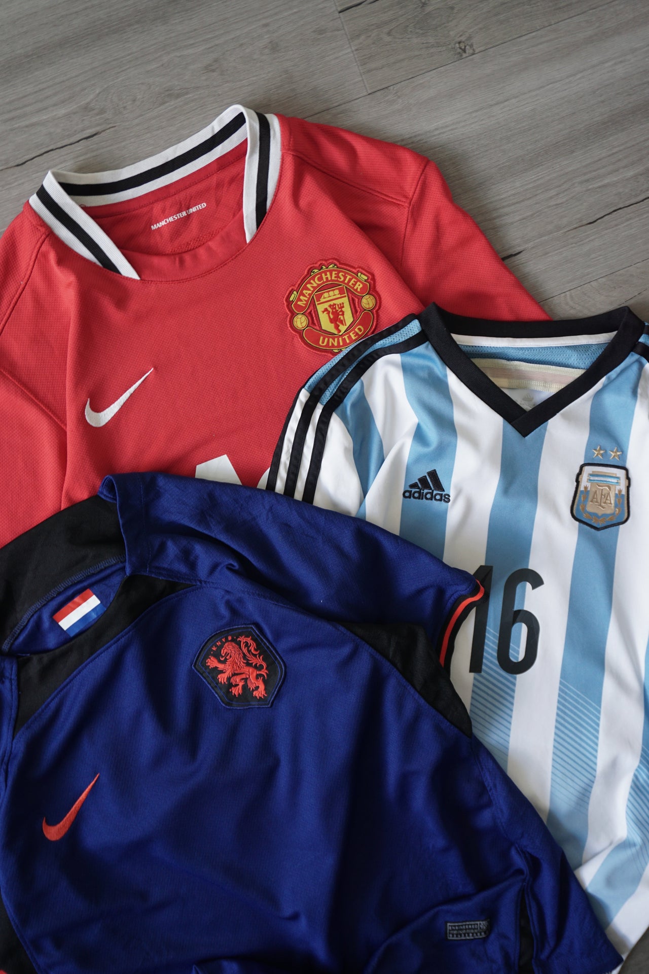 Retro Cool: Exploring the World of Vintage Nike Clothing