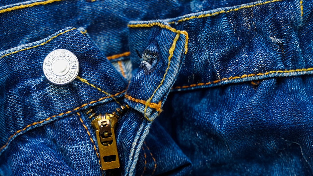 The Ultimate Guide to Vintage Clothing: How to Identify Authentic Pieces