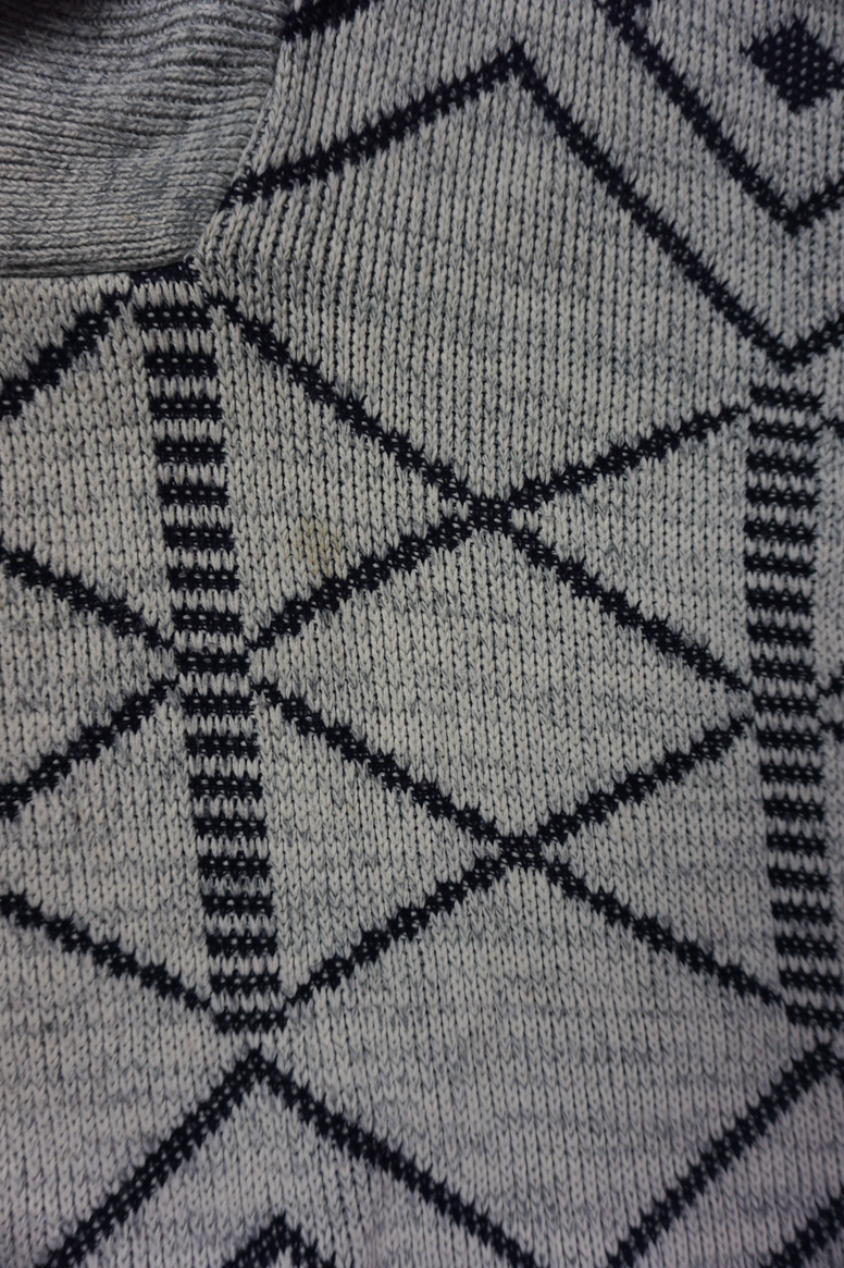 Vintage Selection London Grey Printed Knit Sweater